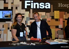 Achter Chelsey Kuyt en Ivo Smits is het gloednieuwe logo te zien van Finsa. Ook de website van de producent van plaatmateriaal is sinds kort helemaal up-to-date.